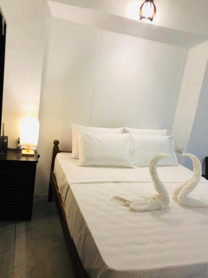 Bed and Breakfast Haus 35 Weligama Esterno foto